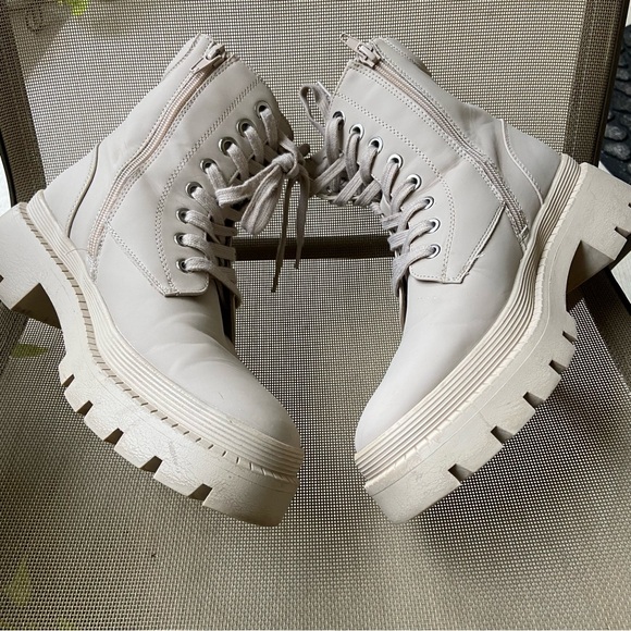 GUC JustFab US Sz-8 Combat Boots- Lace & Zipper, Creamy White, Silver Lace Rivet - Picture 11 of 15